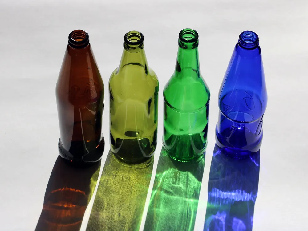 Botellas de vidrio vacías de colores