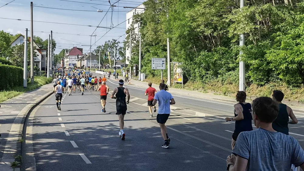 Corredores durante una carrera popular